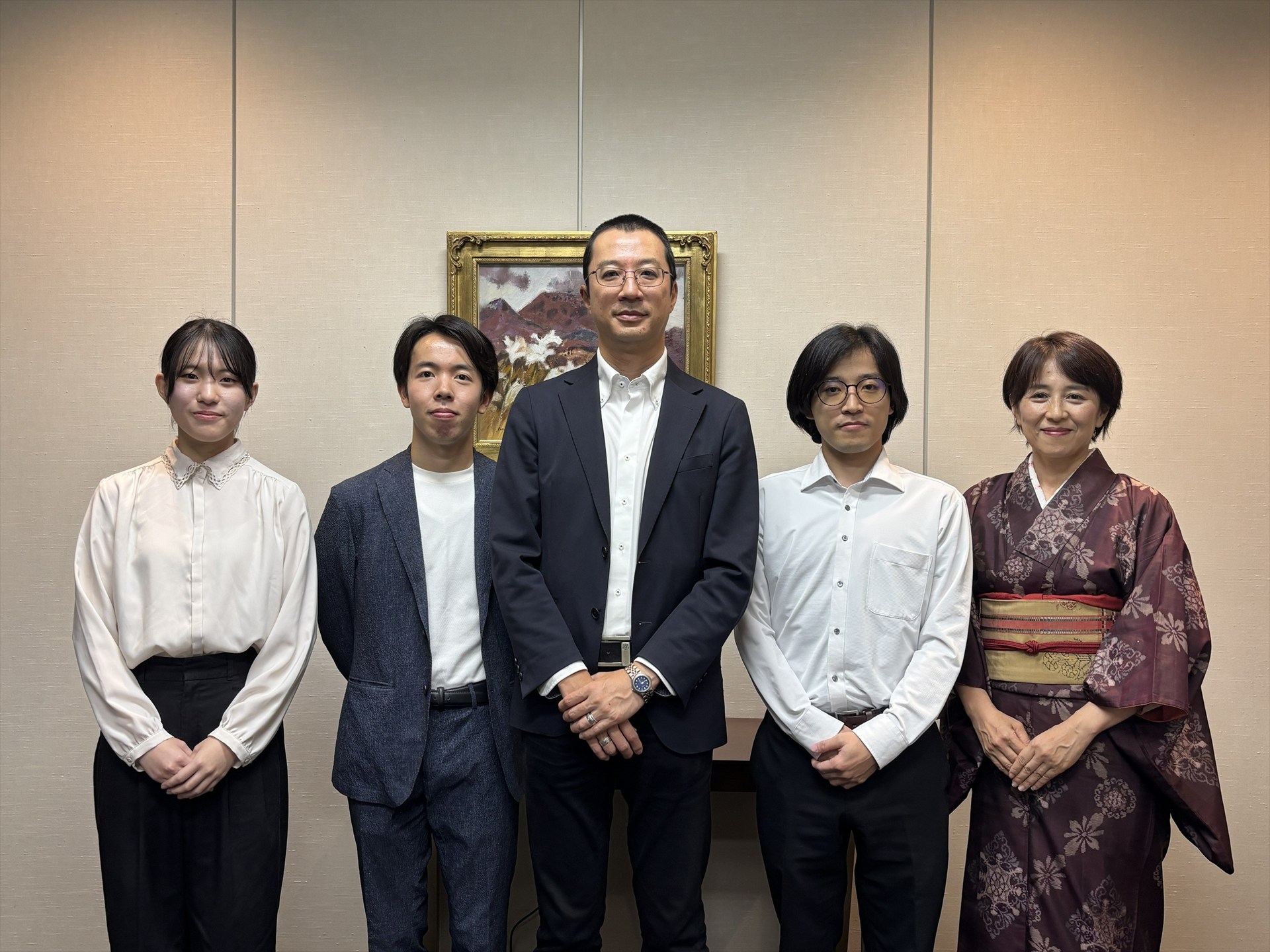 井上学さんとインタビュアーの皆さん