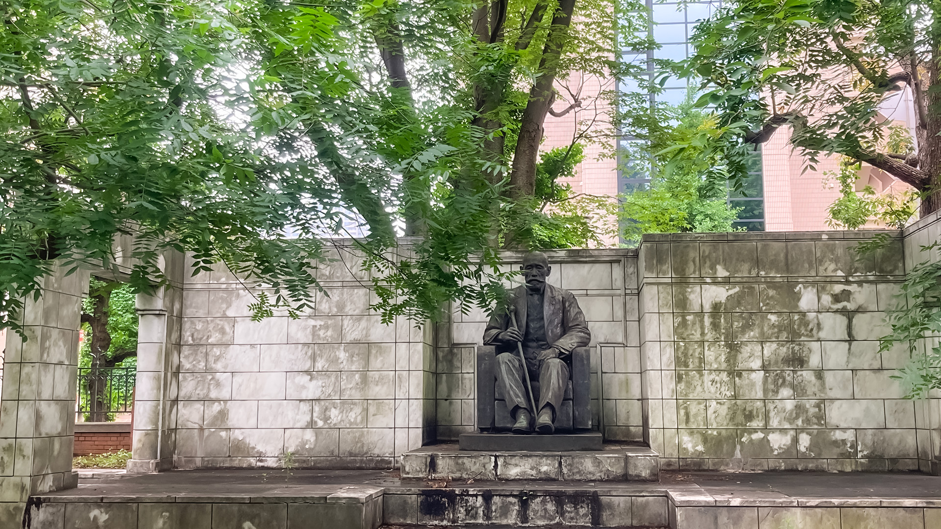 東大工学部古市公威像